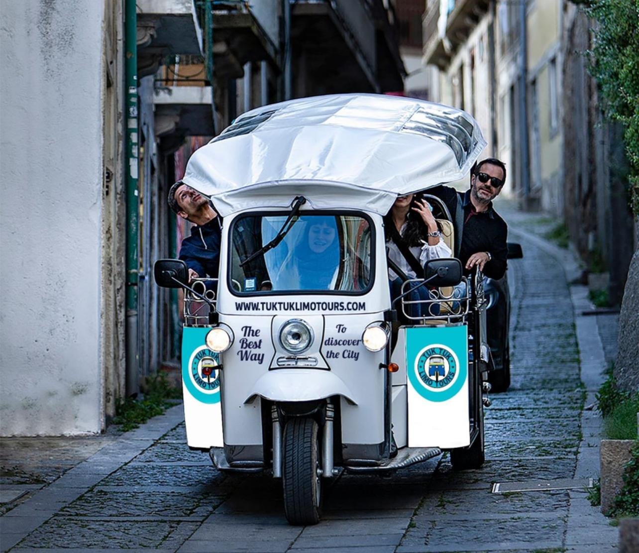 Tuk Tuk Limo electric fleet lined up in Madrid
